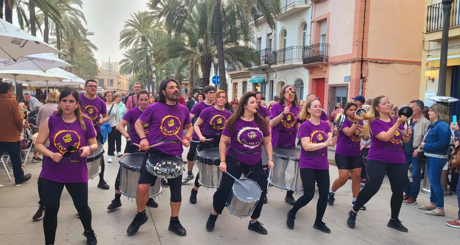 Le groupe Drumbala Batucada